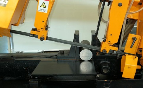 广宁数控带锯床自动送料精度会出现偏差吗？