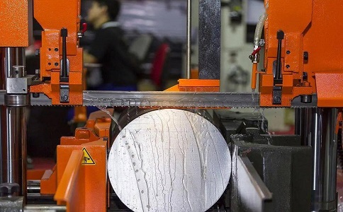 广宁立式金属带锯床切削出现跑带故障解决方法！